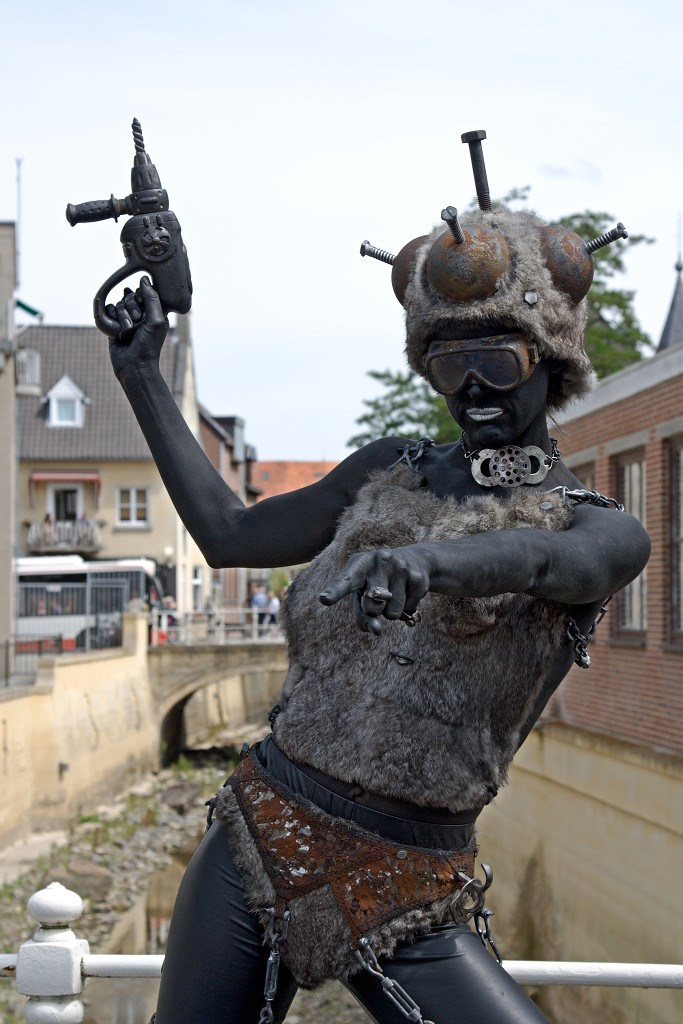 valkenburg living statue levend standbeeld evenement event festival festiviteit kunst art straatkunst streetart artiest beeld beeldhouwwerk